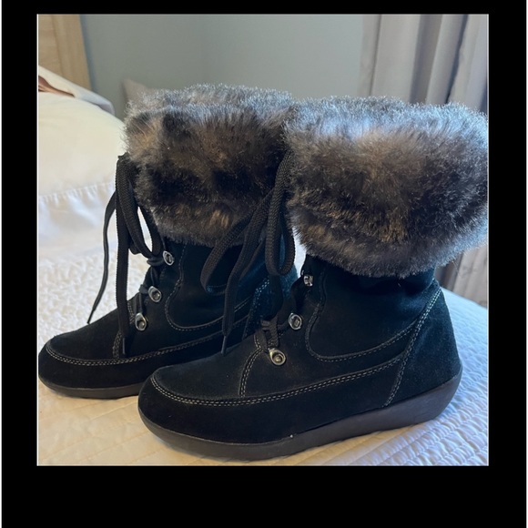 Shoes - Cougar  women’s boots